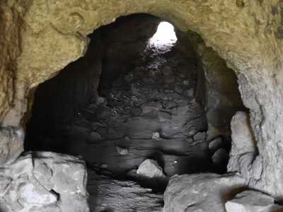 L�illuminazione dei vani interni e l�areazione avvenivano tramite delle finestre strombate che si affacciano sull�atrio scoperto